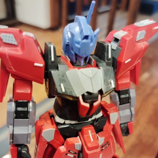 閲覧ありがとうございます！先日のデルタガンダムの続きです！華奢だった腕をデルタプラスに差し替えましたまた、全身にディテールを加えていますアンクルガードまわりにも手を加えてもいいかもしれませんね次回はバックパックをお手軽改造します（1枚目）