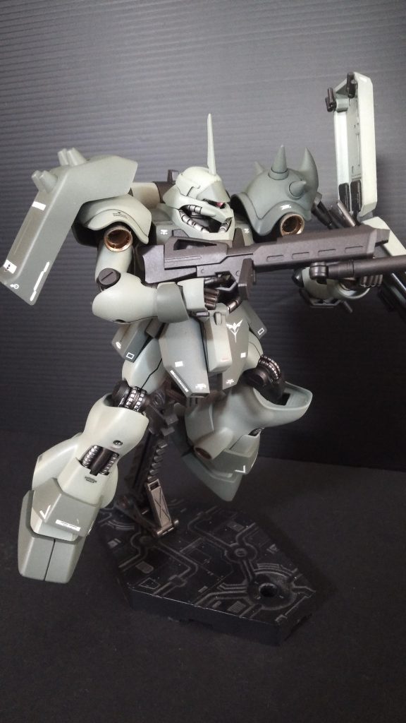 パッケージイラスト風のポージングです。