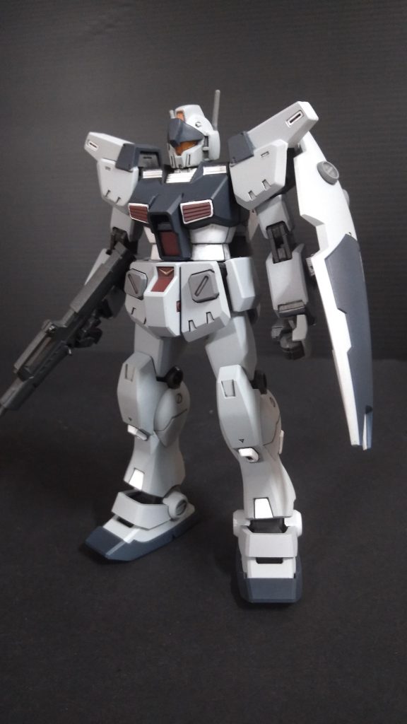 本来のカラーは薄いブルーですが、全塗装に当たり試行錯誤してアレックスカラーから始まり最終的に、この配色になりました。