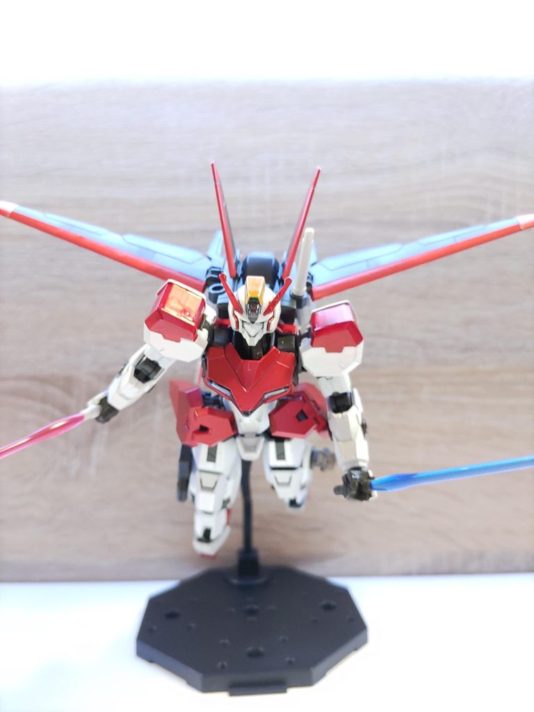 ビームサーベルバックパックとシールド裏に計４本