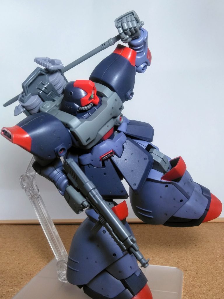 ハイ。『ヒートサーベル』抜刀です 😤💨ご存知ドム系の標準装備ですが、昨今のMSの乱立具合を鑑みるとナントモ心もと無いですね 😖⤵️⤵️