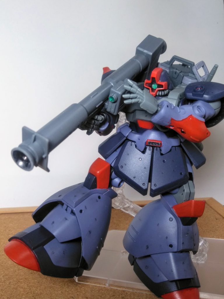 当然!此方の御用意も出来ております 👍ドム系ならば『ジャイアント・バズ』を装備しなければ詐欺と成って仕舞います😏(どの口が言ってんだか💦)リアタイ当時からの疑問?🧐と、イウか不満💢☹️なのですが・・・どうしてコッチも『ジャイアント・バズ』なんですかねぇ 🙄?デザインが全く違うのだから新規で"考えればイイのに"と、昔からモヤモヤしております 😡💬