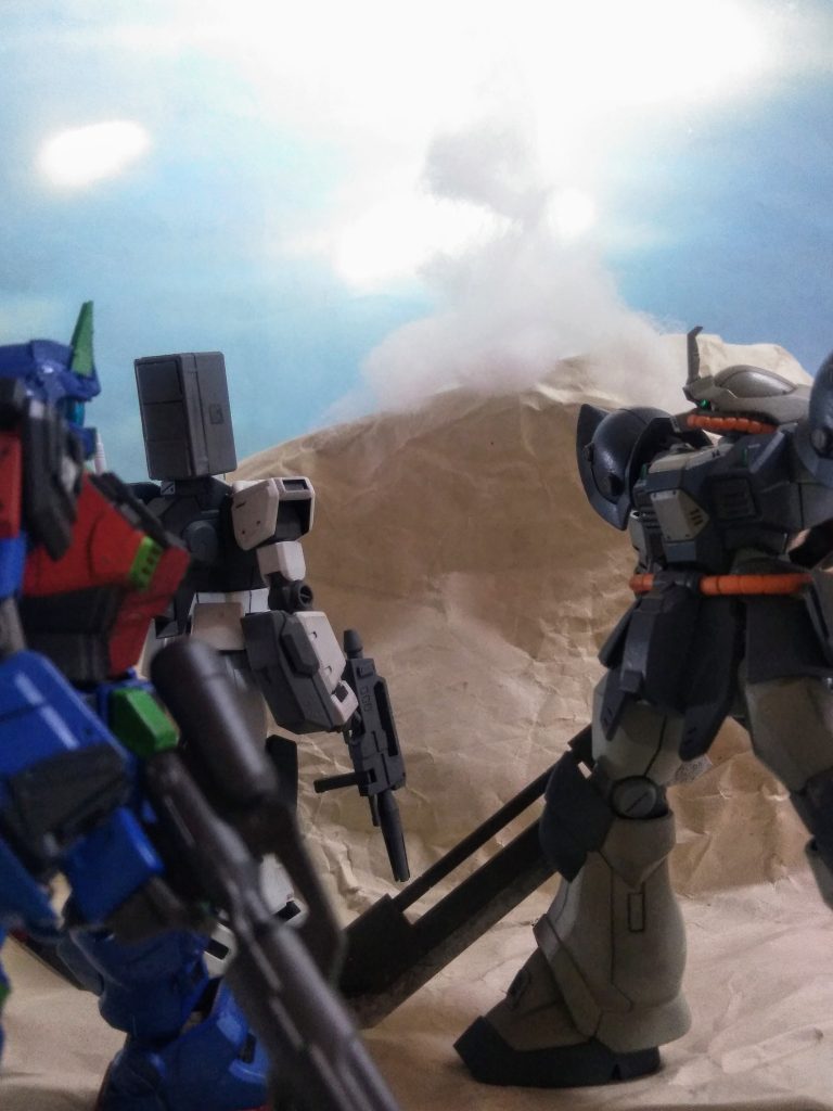 『ルッキールー中隊〔天斗朝靄特務中尉〕』が軍上層部の命令で身を寄せる 『デラーズ フリート』 その『デラーズ フリート』に支援協力する地上組織『ナ・イショ』が『トリントン基地』付近に存在します。その『トリントン基地』に『強襲揚陸艦 アルビオン』が入港。『試作 ガンダム GP-02 サイサリス 』の強奪作戦を決行する『ガトー少佐とナ・イショ基地所属の変タイ❌→精鋭達』作戦は成功❗次なる手順は『デラーズ フリート』へ帰還と成るワケですが・・・ と、云うわけで妄想『 0083 星の屑 ver, 』を 晒してイコうと思います😤