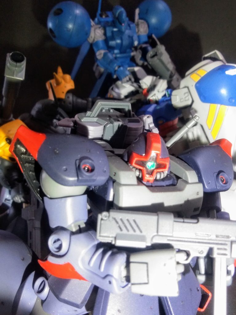 コンナ感じでサクッと実行です 😁🎵🎶何度でも書き込みますが『ドム系』はどのキットを観てもアタリですよね 😍💖プロポーションの再現度!付属武装の充実さ!!弄り甲斐が在る内容!!!コスパが最高!!!!(ver,2.0が出ればかなりお高いか?)「UP主」も当然大好きです 😍💓💓例外無く😣 この子も動きは悪いけど💦 お奨めできるイイ子です❗❗ 😤👍