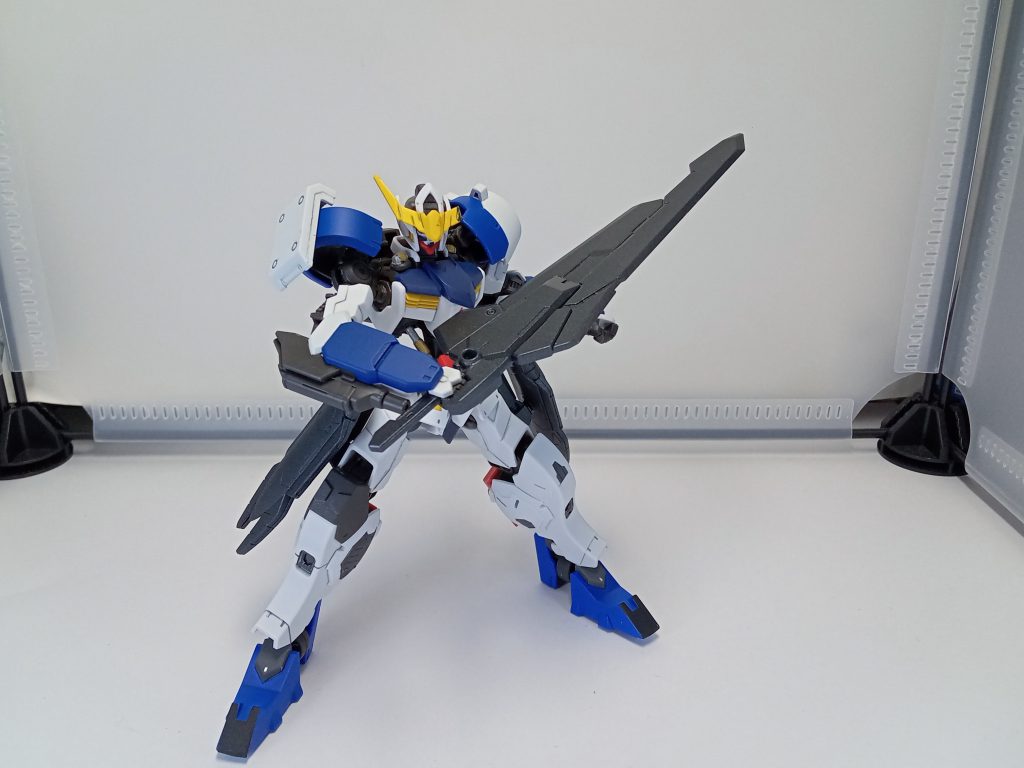 バスターソードを構えて