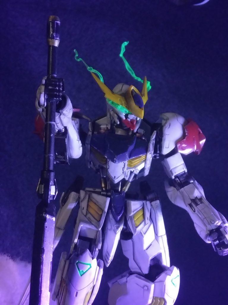 エアブラシで全塗装、内部フレームは黒鉄色で塗装後エナメル塗料で細部を塗装、その他ウォッシング、ドライブラシ、墨入れを行いました。