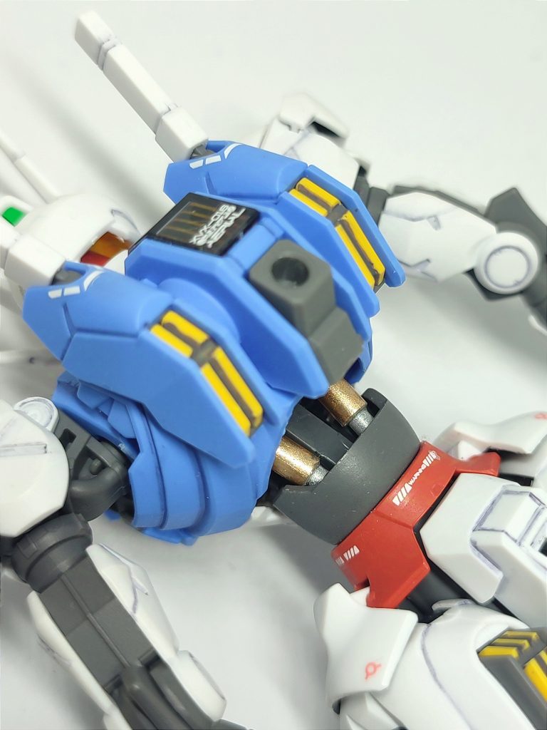 延長して出来た胴体の隙間はプラ棒でシリンダーを作って誤魔化してます