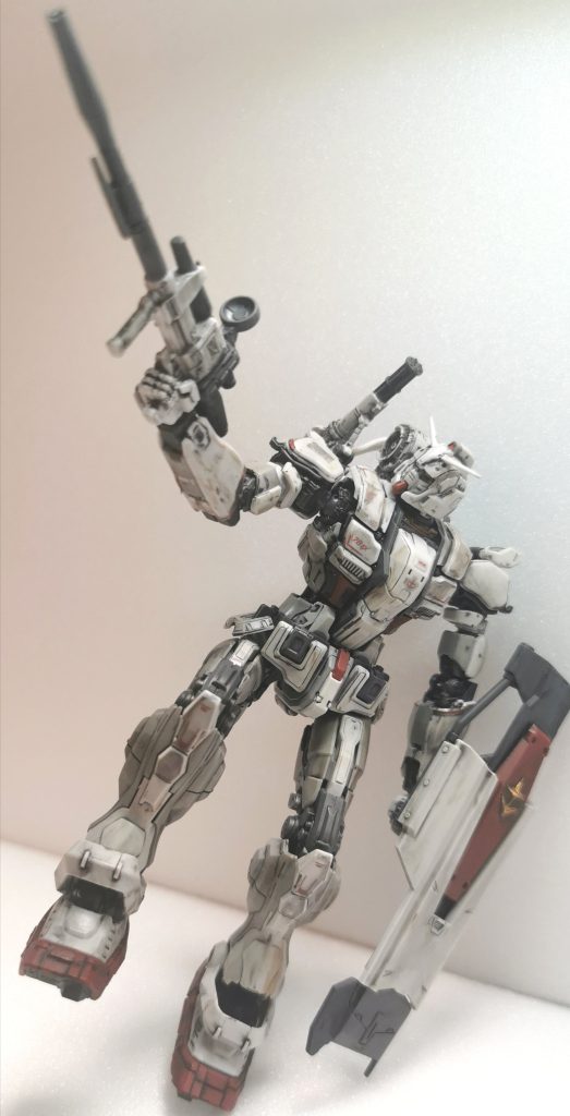 付属のデカールドライデカール。面倒でしたが意外に貼りやすかったです。細いので一部の端っこがペラペラ…。