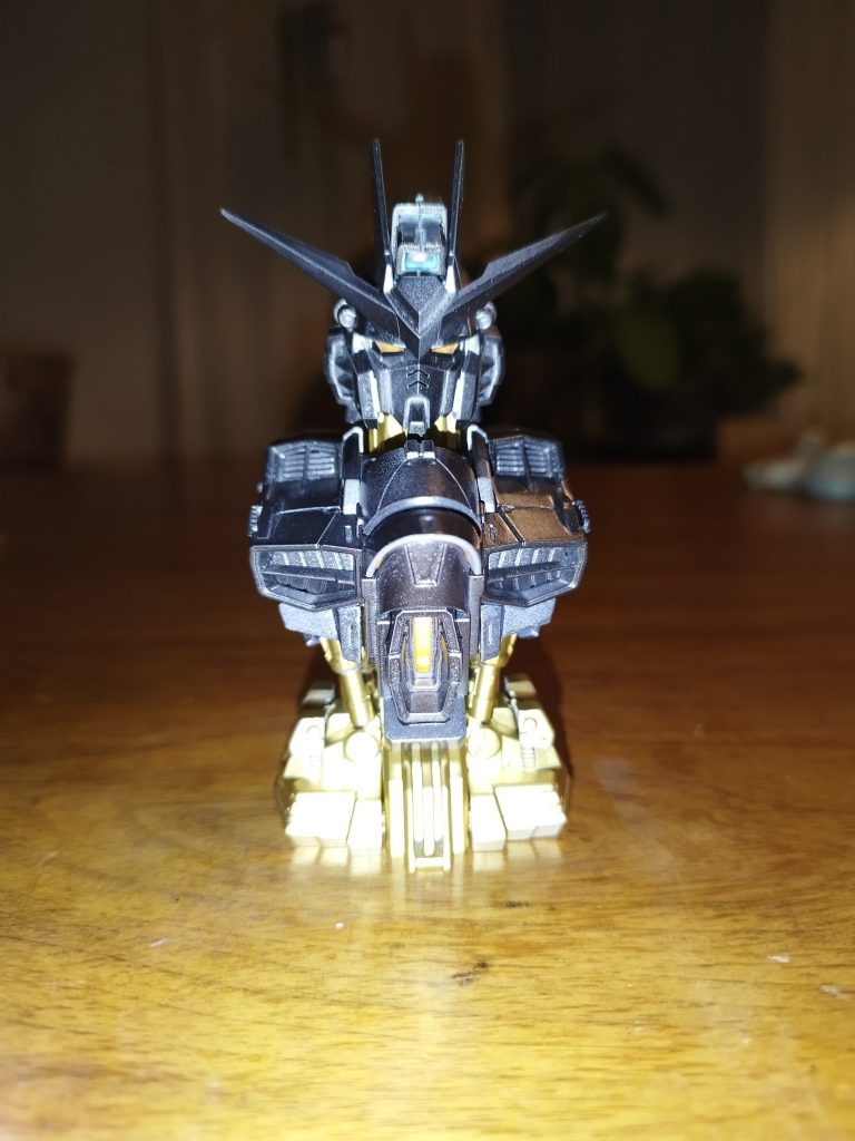 モヒカン部分の合わせ目が気になりますねぇ、、、( テーブル汚い方が気になる、、、笑)