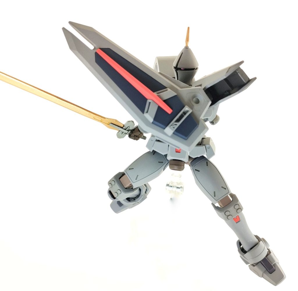 左腕はガンダムダブルエックスの左腕部に、フリーダムの対ビームシールド。