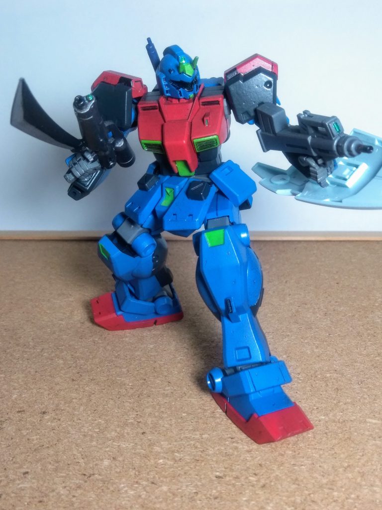 もう１つ補足をさせて頂きます『アルカード 大尉』は左手にサブマシンガンタイプの銃を装備したがります 😋🎵そんな訳で『ブルパップ マシンガン』でイッテみます 😃✨✨  やはりジムの系譜はナンデもイケちゃう  🤤💦🌊🏄💦