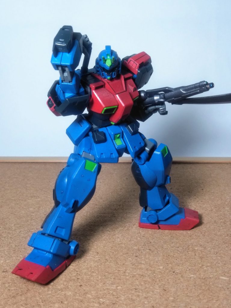 それでは 何時も通りにビーム サーべル 抜刀でもシトキましょう 😁🎶通常の｢ジム｣と同じくランドセルに一本装備  😚｢ジム｣らしさを顕すならコウナルのが当然ですね  😆💓