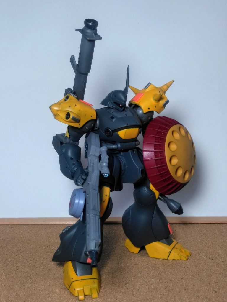 『MS-18E ケンプファー』の パイロット『エドガァ・フィガロ 特務中尉 』(脳内設定・・・『ルッキールー中隊』が本来所属している【チベ級 宇宙重巡洋艦《ソラハ》】其処で艦隊指揮を取る『ヒロイ・ナオ・オキイナ中将(妄想艦隊司令)』の直営士官で在る。『天斗 特務中尉』とは教導隊時代からのバディ。特務兵士という役職上、単独での行動も多々あり。ゼロからミドルレンジまでをカバー出来る武装を好んで装備。弾装を惜しみ無く発砲する姿から付いた渾名は『パイロテクニシャン(花火屋)』・・・ ) 近々起きる『デラーズ フリート』の特殊作戦実行の為に日夜暗躍を続けるのでした😤 果たして活躍は如何程に❓🧐