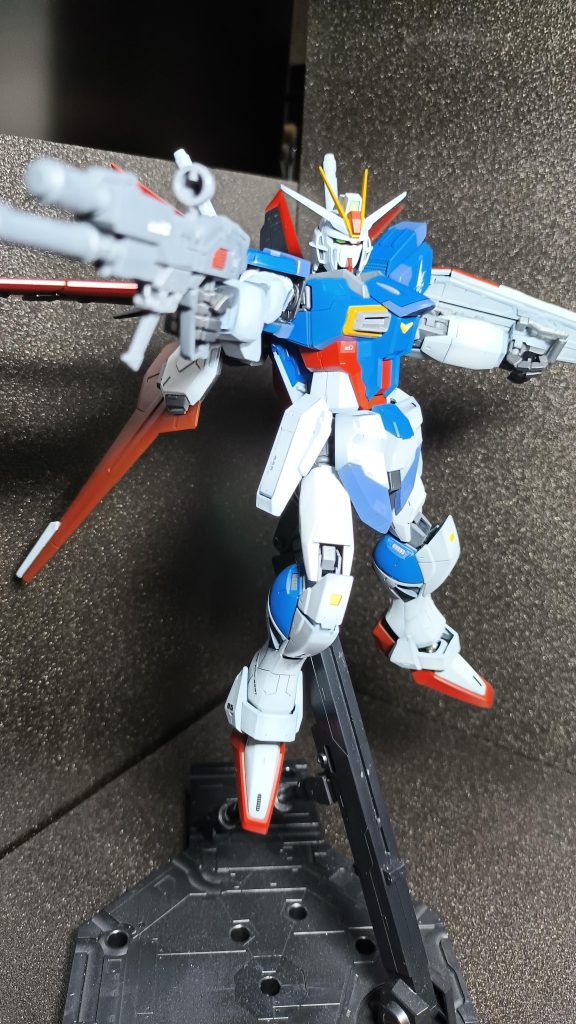 ガンサイトのパーツを妖怪パーツ隠しに持っていかれたため何とも間抜けなライフルになってます(zaku-kao4)