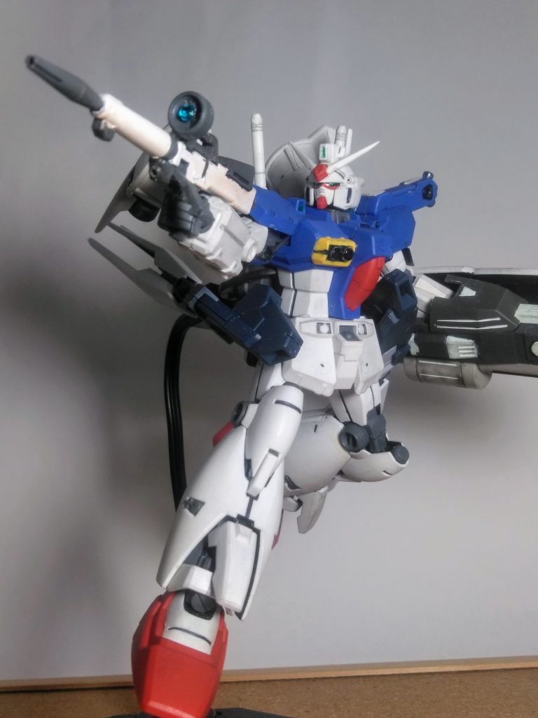 さてと😏 毎度シツコイですが『0083のMS全般』は目立ちません 😣⤵️⤵️そんな本作品ではアッテも、流石に主役機体であるこの子の見処はイッパイ 😍💕劇中を縦横無尽に飛び回る姿に惚れ込んだ方は多いでしょう 😆⤴️⤴️ 標準装備の専用?「ビーム ライフル」には「ビーム ジュッテ(十手)」機能が付いております 😁