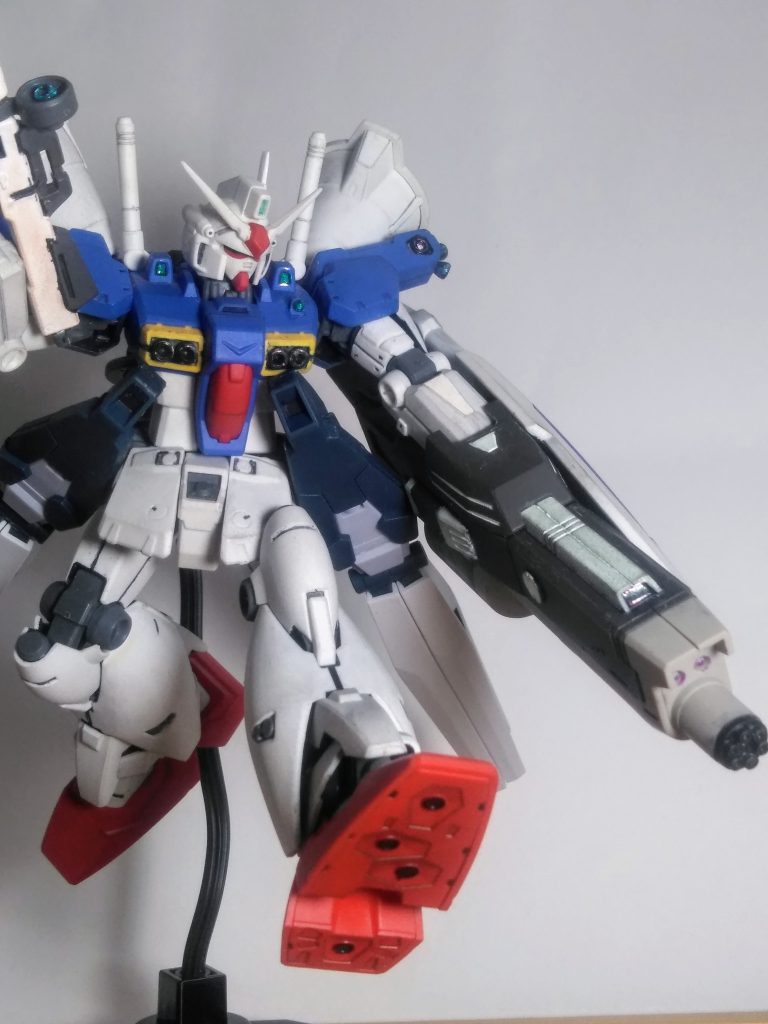 今回の蛇足作業🐍👣は此方❗ 😁👍『ヘビーガンダム』のアレですね 😆💓いくら高機動の『フルバーニアン』でも「ビーム ライフル」だけで『GP-02 』に追従する護衛のMSをヤリ込めるとは思えません😩💭 (「UP主」思考) なので『フレーム ランチャー』を装備シトキます 😤💨💨