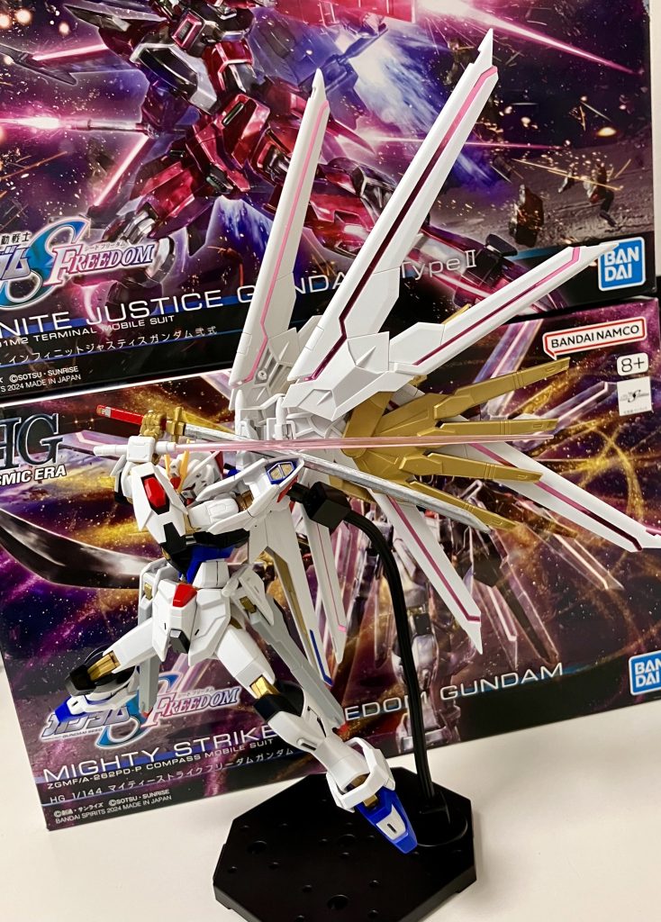 二刀流のポージングも劇中イメージ通りに再現。