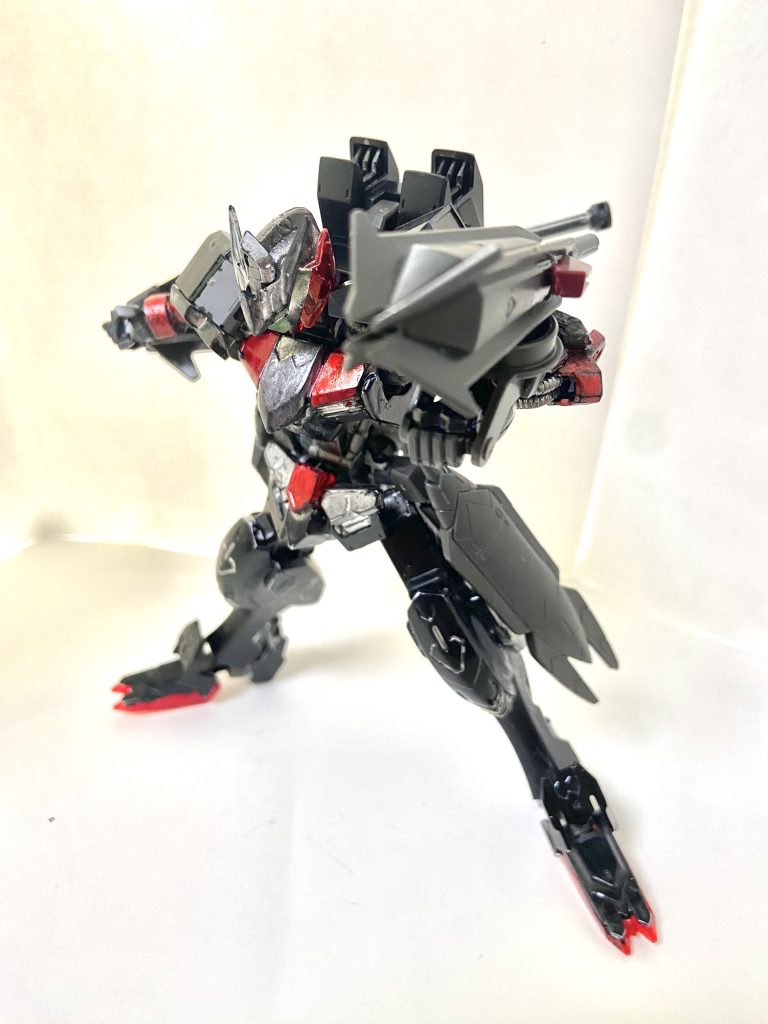 回転させることでメイスモードに切り替え可能ガンメイスを切り替えながらブレイクメイスで勝負を決めるのが主な戦法