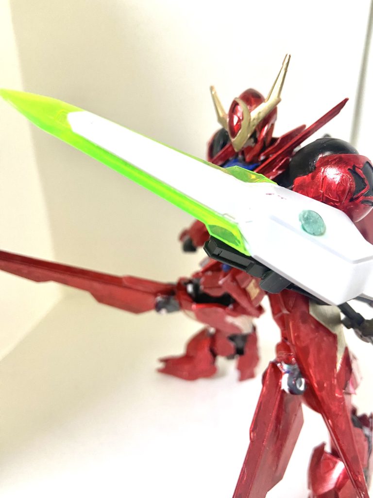 GNシールドフリートに初めて取り付けられたシールド武装、シールド先端にクリアパーツが取り付けてあり打突武器として使える。