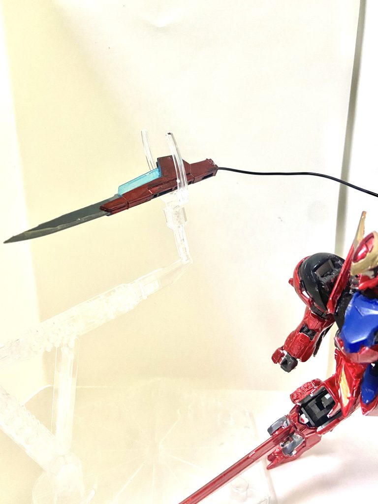 GNテイルブレードレクスのテイルブレードを参考にGN武装として開発したもの、ケーブル越しに粒子を送っている為GNソードと同じ性能を持っている。