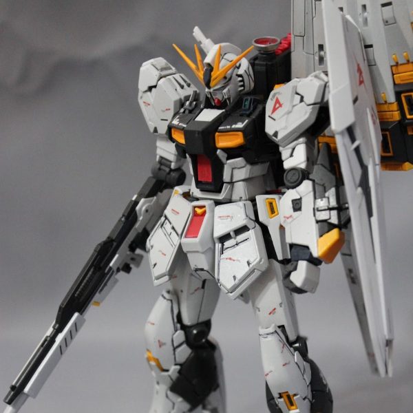 RX-93　νガンダム