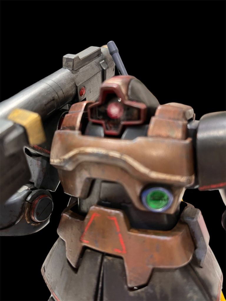 胸レンズ、下地にシルバー、クリアーパーツにクリアーグリーン。クリアーイエローがかぴかぴで使えなかったので緑にしました。ドライブラシでエッジたてました。