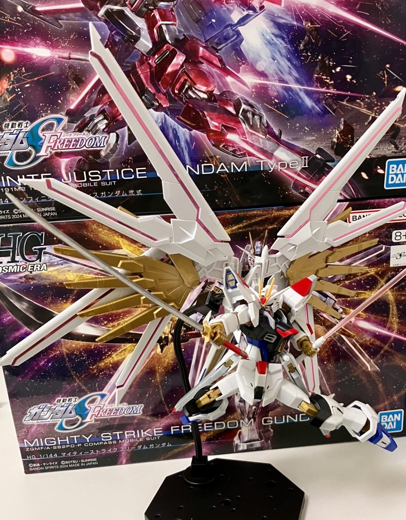 ウイング基部の位置を上へずらしたことにより、元キットよりもかなり大型化した印象を受けるプラウドDF。