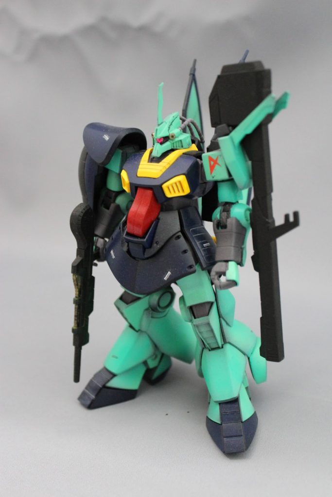 塗装(C・・・クレオス、G・・・ガイアノーツ)下地は全部クレオスの黒サーフェイサー本体は旧キットとREは水色ベースで、これはこれでカッコイイですが、グリーンで。エメラルドグリーン(G)にホワイト(C)胸とかはティターンズブルー(C)。2だったかな・・・。赤はモンザレッド(C)黄色はイエロー(C)関節はメカサフヘビィ(G)武器はつや消しブラック(C)ご覧いただき、ありがとうございました。