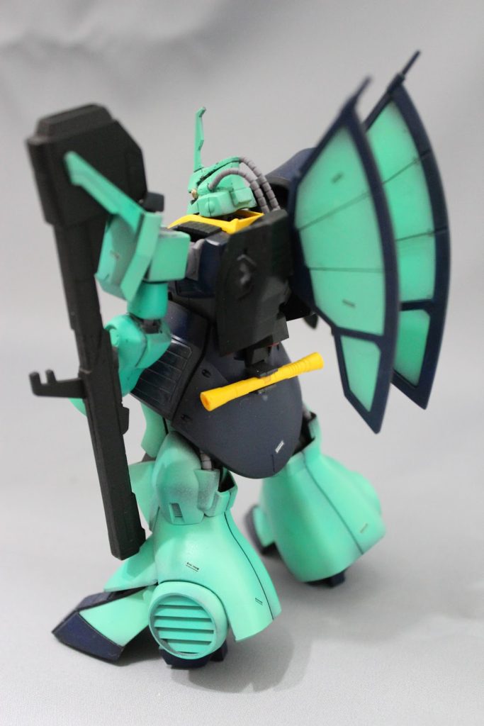 軟質パーツはプライマー処理したのですが、剝がれたので無塗装です。