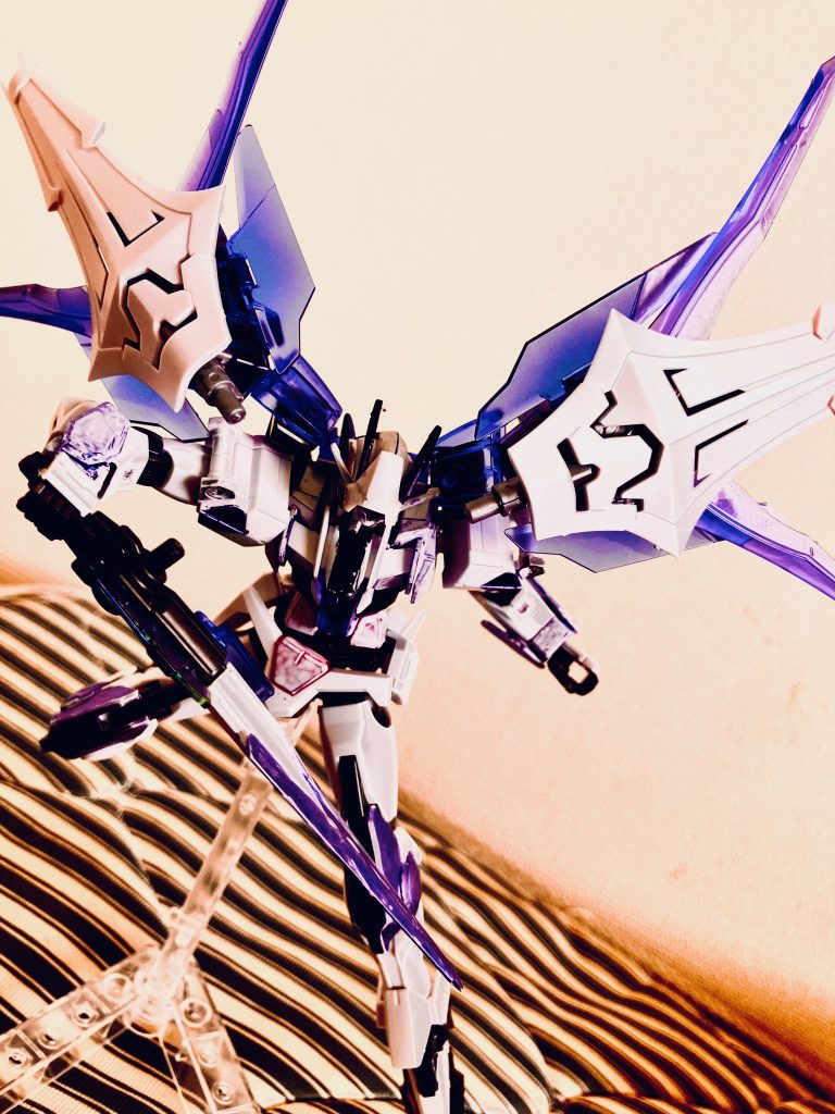 トランザム機能も健在というよりは、トランザムリンクリベリオンという状態になり、通常のトランザムより安定する...つまりオーライザーなどの支援機無しでツインドライヴを同調、安定させているわけだ。しかしこの力は未知数なので使いこなすのも一苦労のご様子、なんなら彼自身あまり使わず、サークル系の技使うことが多い