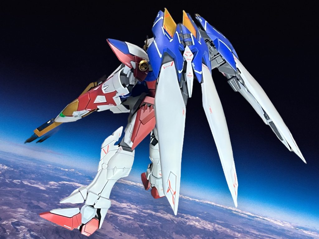 貼り終えた–4枚目/制作者：Yushi