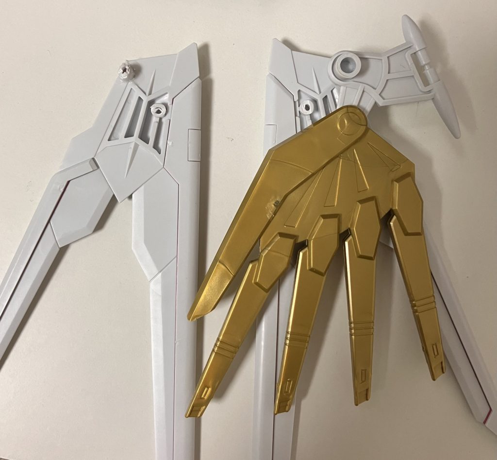 同じくウイング部。軸の位置を変更したことにより展開時により大きく見えるようになりました。