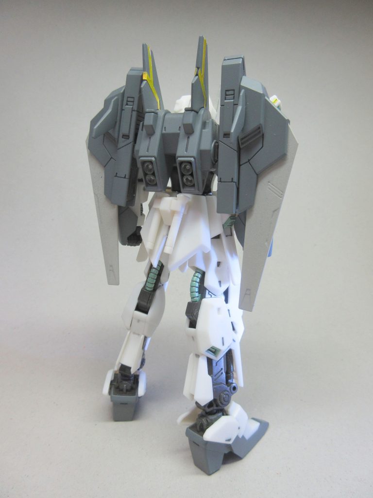 股間を短くして爪先を伸ばしています。