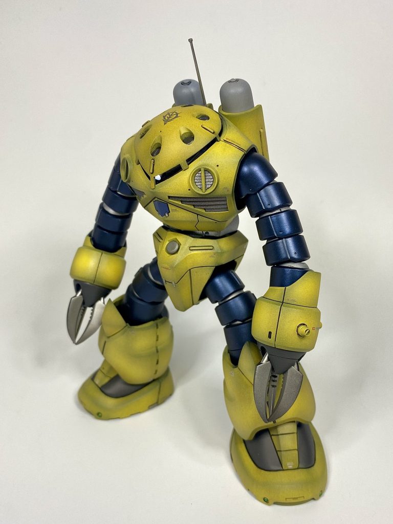 あまりゴチャついてるのは好きでないので、気持ちディテールアップ。腕の節は2つ増やして異形な感じを狙っています。