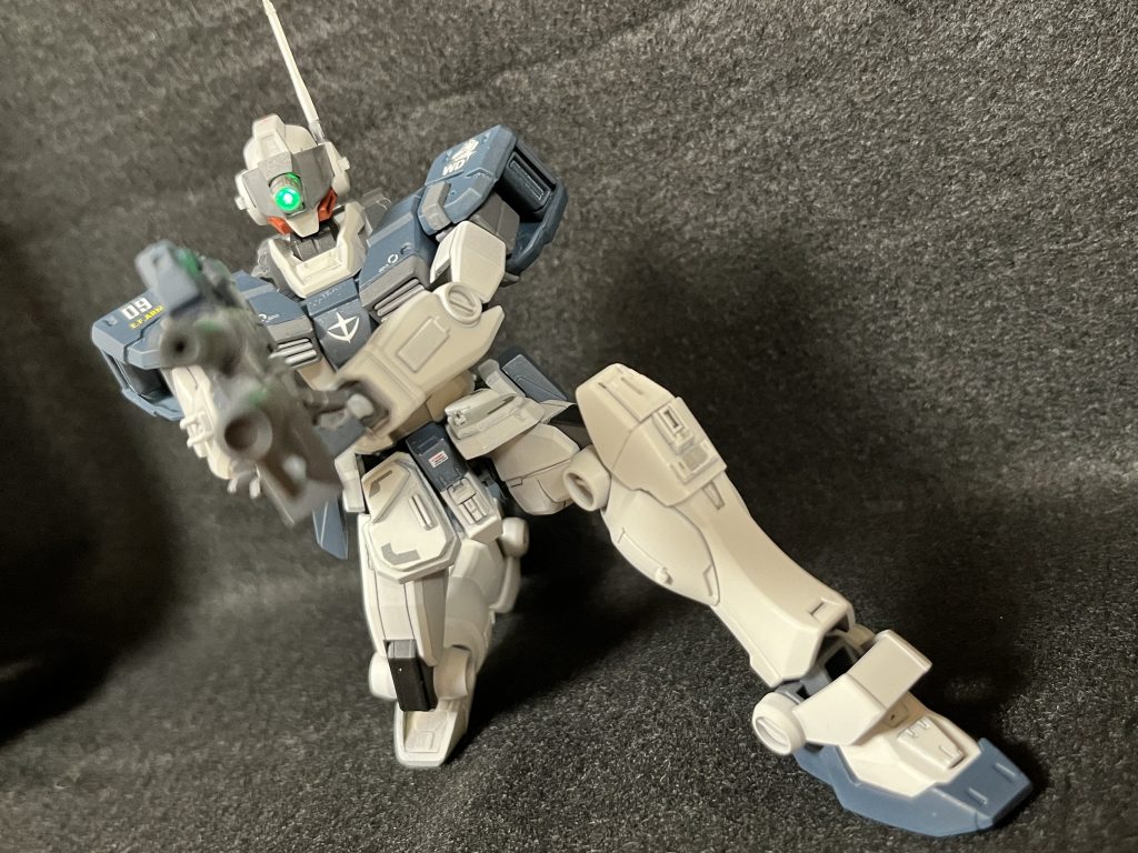 増設したモノアイにLEDを仕込んでます