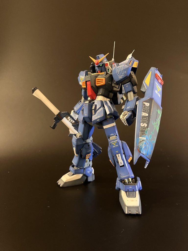 ガンダムMk-Ⅱエゥーゴver.2.0です。20年ぐらい前に作ったモノです。プロトタイプカラーで塗装しました。黒立ち上げで仕上げています。