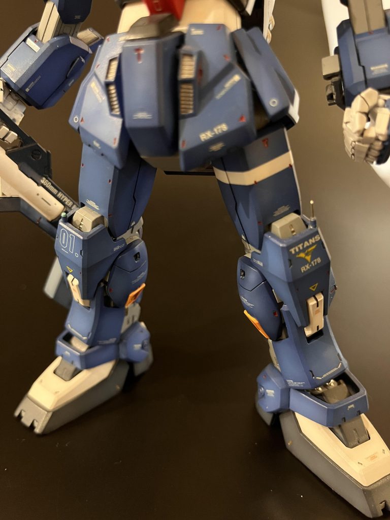 脚部。左右の膝にセンサーを追加。