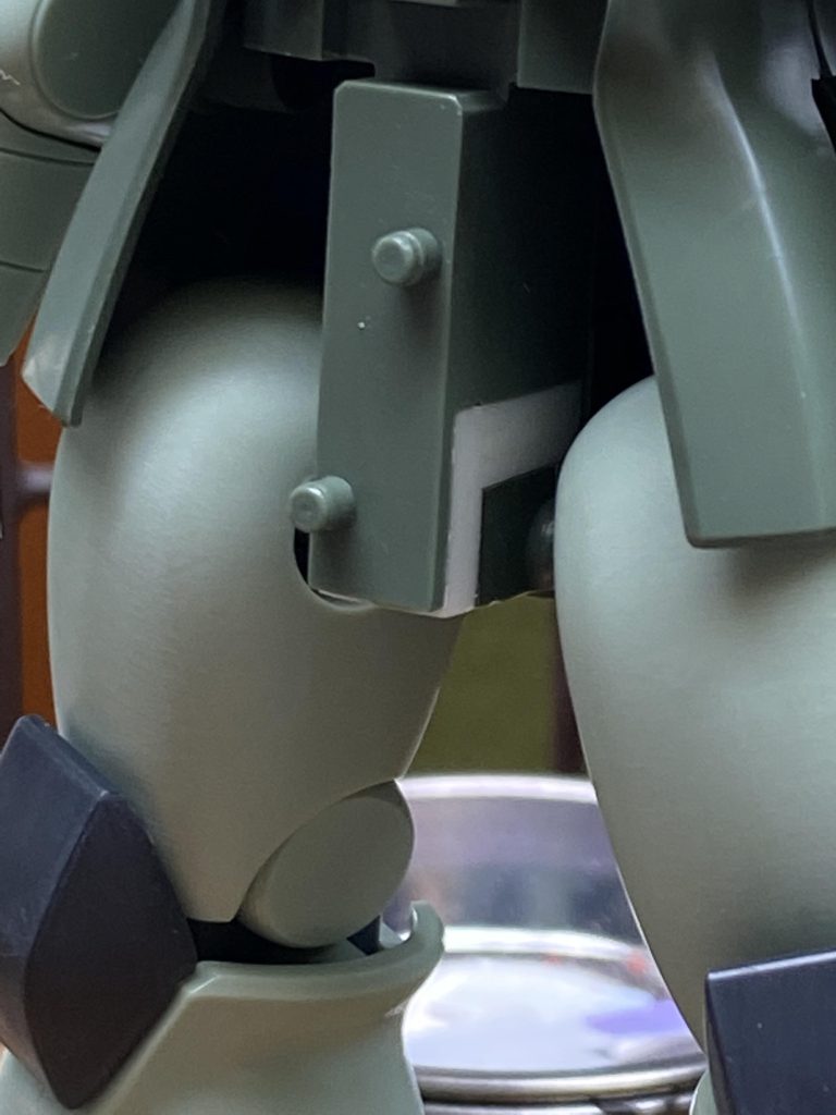 股関節は3mmほど下げています。