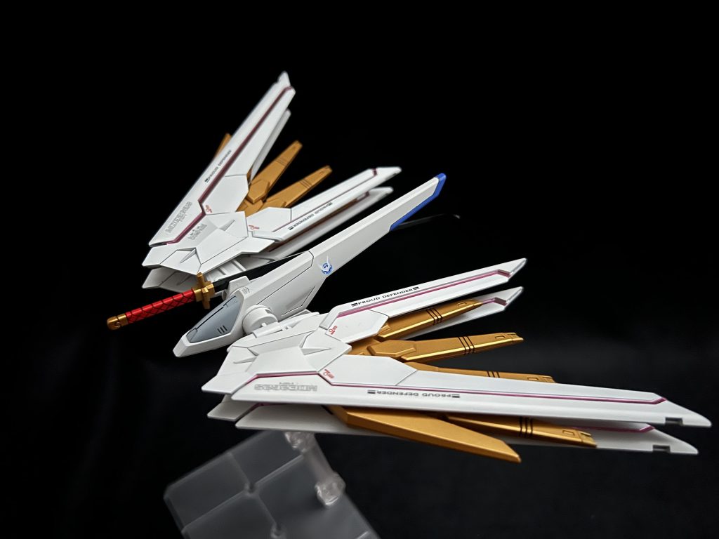 プラウドディフェンダー。ピンクに光るところは付属のプラスチックシール。