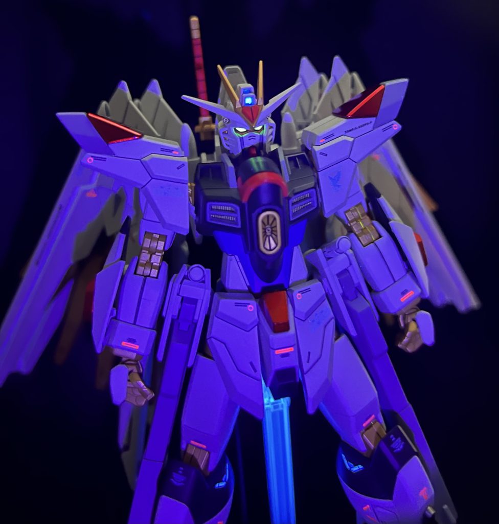 ちなみにブラックライトでセンサーがめちゃ光るぞ！（蛍光塗料）