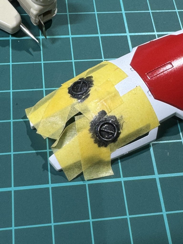 シールドとかの円形部分、上手く塗れずにあれこれ試すも納得いく仕上がりにならず…。スッキリ機体なので簡単にと思っていたのに力のなさを痛感する機体となりました😱