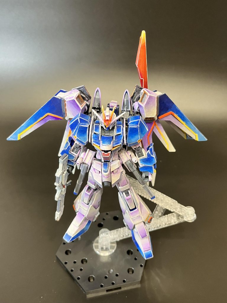 塗装はファレホ筆塗りです。ゴリゴリにグラデーションを入れました。エッジの白いラインはマーカーの腹でなでました。筆の細線手がプルプルしちゃうので😅塗装→失敗→マイペットで消す…のループです。せなすけさんの動画を参考にさせて頂きました。