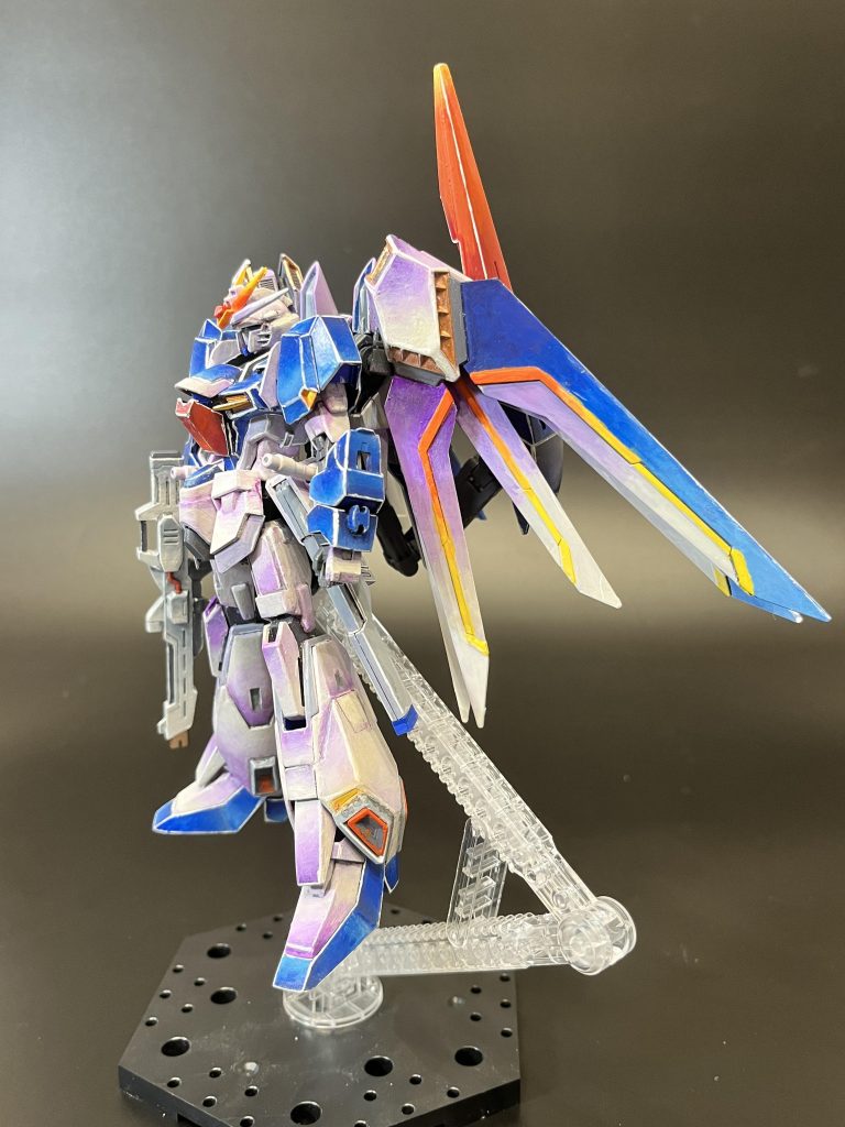 塗っている途中に気づいたのですが、ラクスクラインの衣装のカラーに似てません?