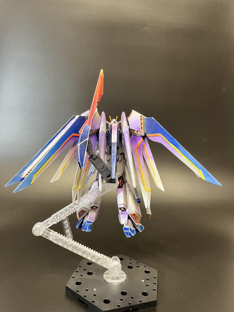 ブキヤのジョイントを使いテールスタピライザー、シールドを接続。どちらもフレキシブルに動きます。