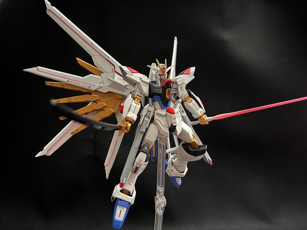 ビームサーベルとの二刀流がカッコ良すぎる。