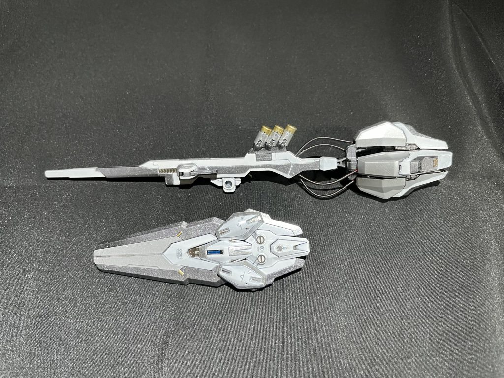 バリアブルロッドライフルとエスカッシャン。マスキングテープを貼るのが面倒で今まであまり色分けしてなかったですが、ちょっとだけ頑張りました。