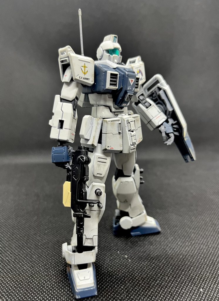 ・マシンガンはEZ-8のものを拝借(トリガーガードがある方が良かった)・オデコと後頭部のカメラ部はランナーから切り出して作ったレンズを装着 