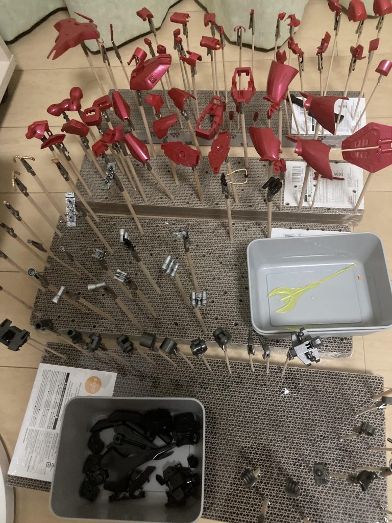 サイズが大きく、数えた訳ではないが、パーツ数が多く感じた筆塗りは大変でした