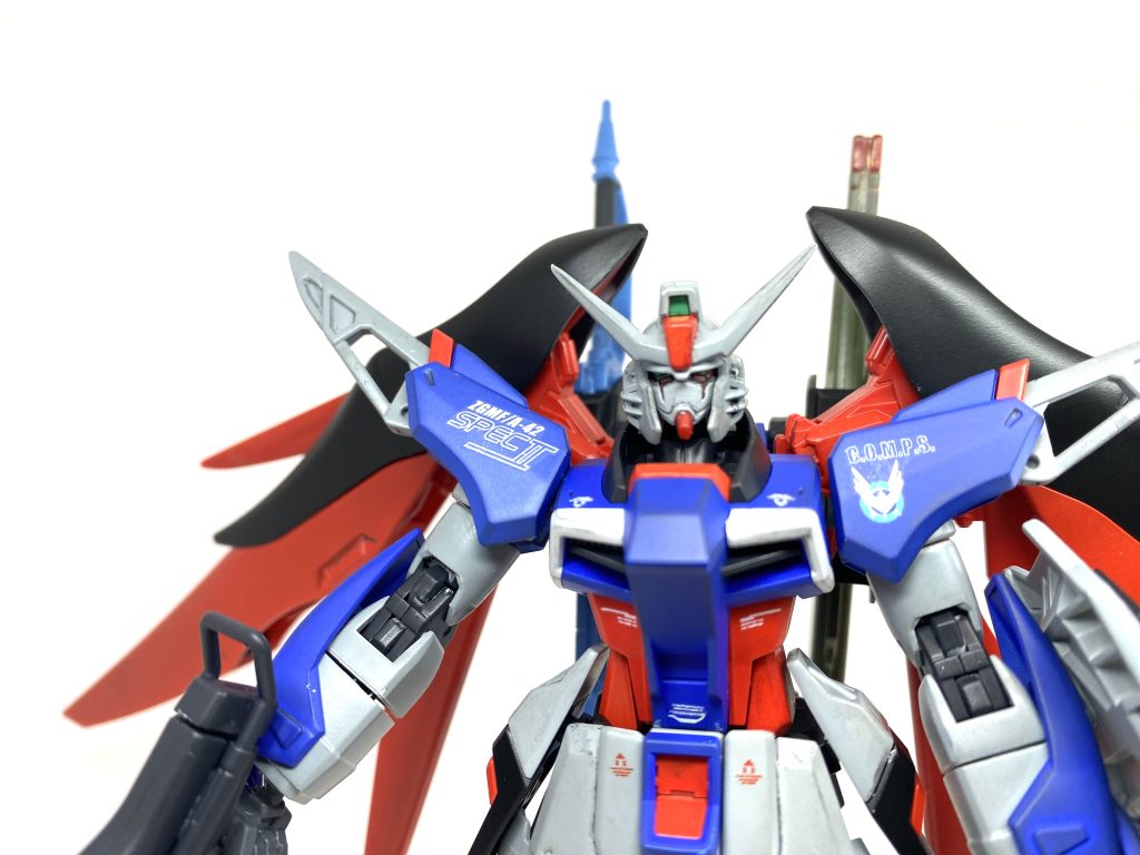 もちろん、ベースはHGCEデスティニーです。(RGとどちらにしようかメッチャ悩みました😩)制作工程は写真残してないんですが、昔と違って、色々調べながら、参考にしながらチャレンジしました!①全パーツ切り出し/ゲート処理②アンテナシャープ化③フロントスカート分割④サフ吹き⑤全塗装(初!)⑥墨入れ ほぼシャーペンで。⑦ほんのり鉛筆ウェザリング(初!)⑧水転写デカール貼り⑨艶消しクリアてな感じで。初めての試みも多々あります。