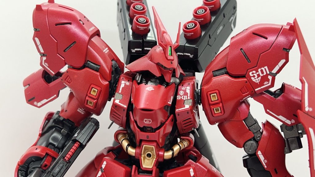 別売りの水転写デカールを貼ってから、金属部をリアリスティックデカールで貼りました。